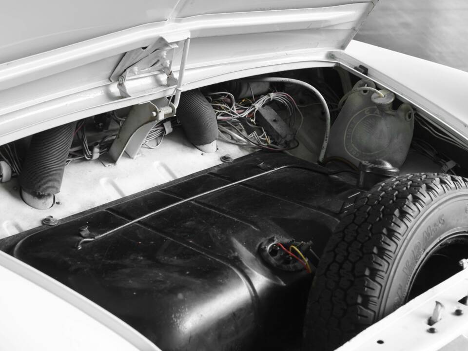 Image 28/37 of Autobianchi Bianchina Convertible (1960)