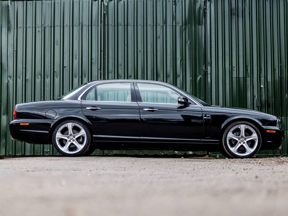 Image 6/50 of Jaguar XJ 3.0 (2009)