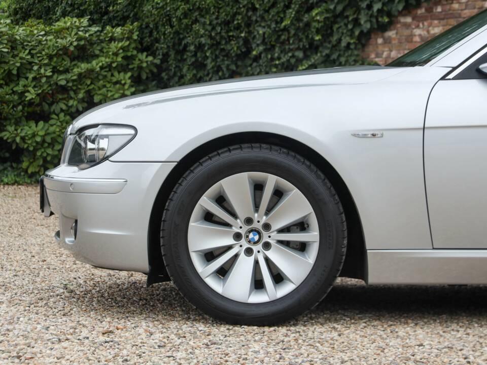 Immagine 30/50 di BMW 750i (2007)