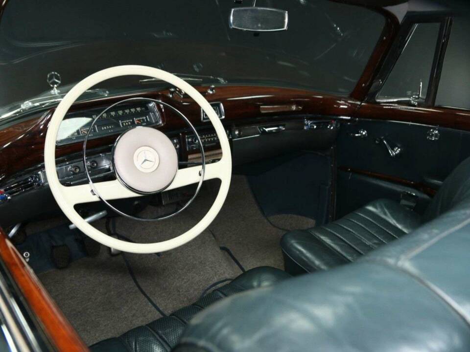 Bild 19/49 von Mercedes-Benz 220 SE (1960)