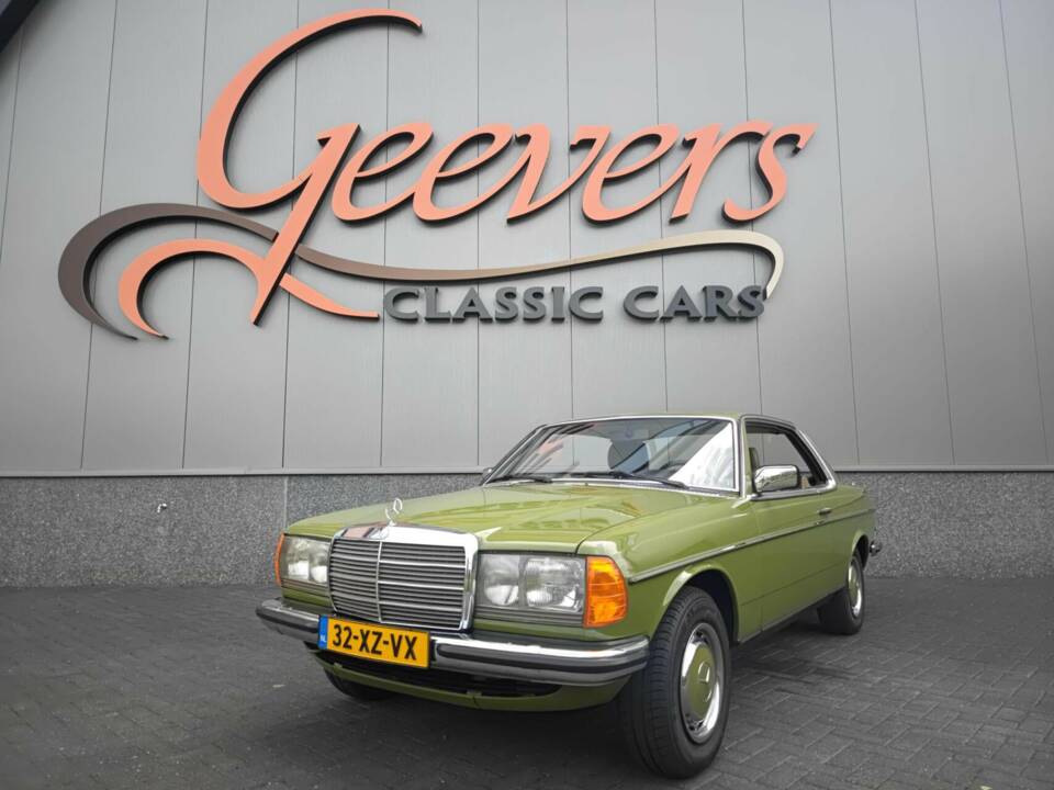 Immagine 1/50 di Mercedes-Benz 230 CE (1982)