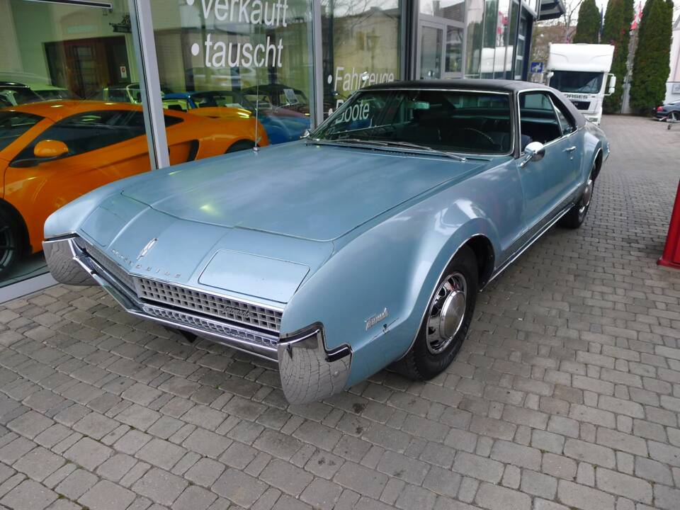 Image 3/15 of Oldsmobile Toronado (1967)