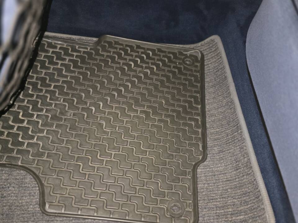 Image 16/17 of Mercedes-Benz 500 SEL (1986)