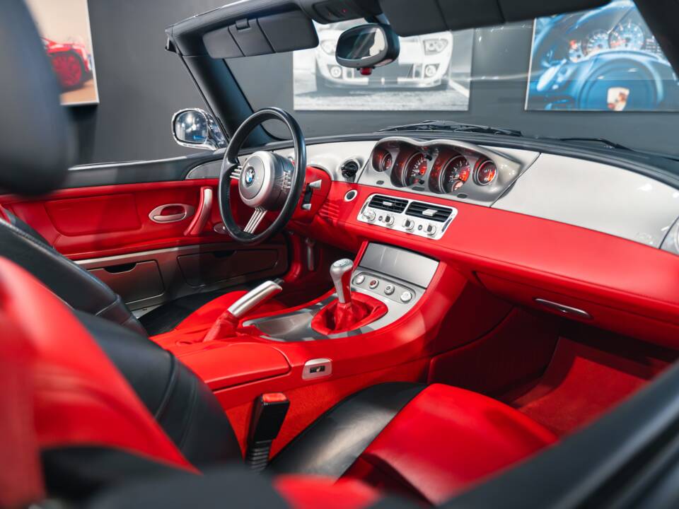 Image 37/41 of BMW Z8 (2002)