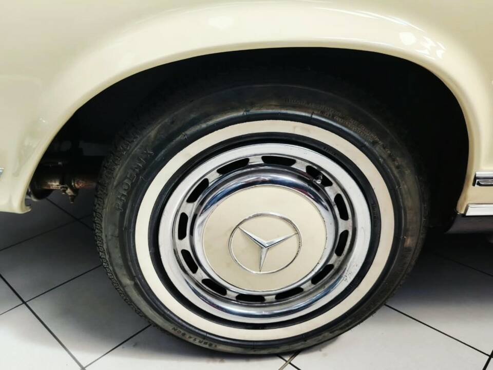 Image 26/58 de Mercedes-Benz 280 SL (1969)