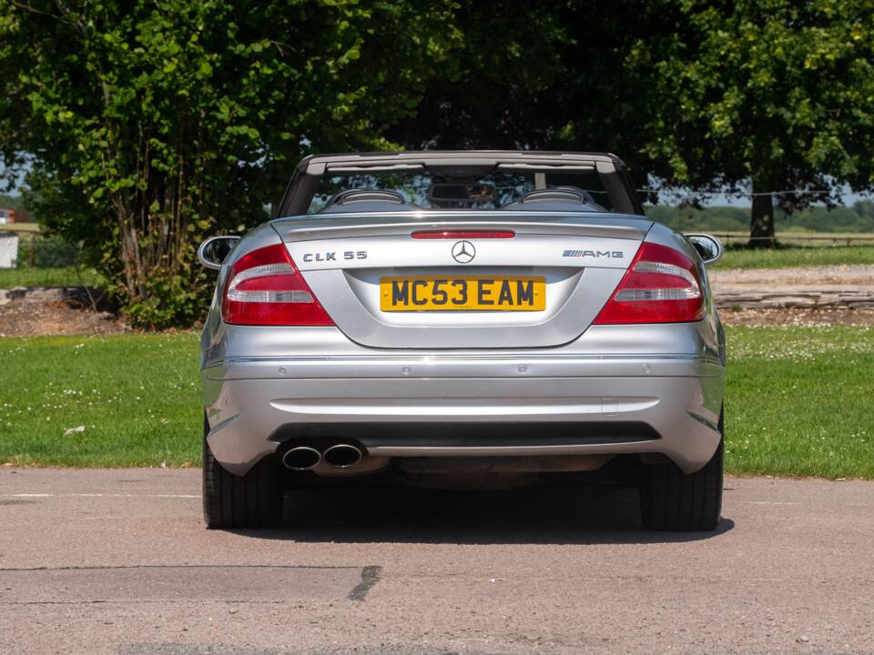 Image 25/50 of Mercedes-Benz CLK 55 AMG (2003)