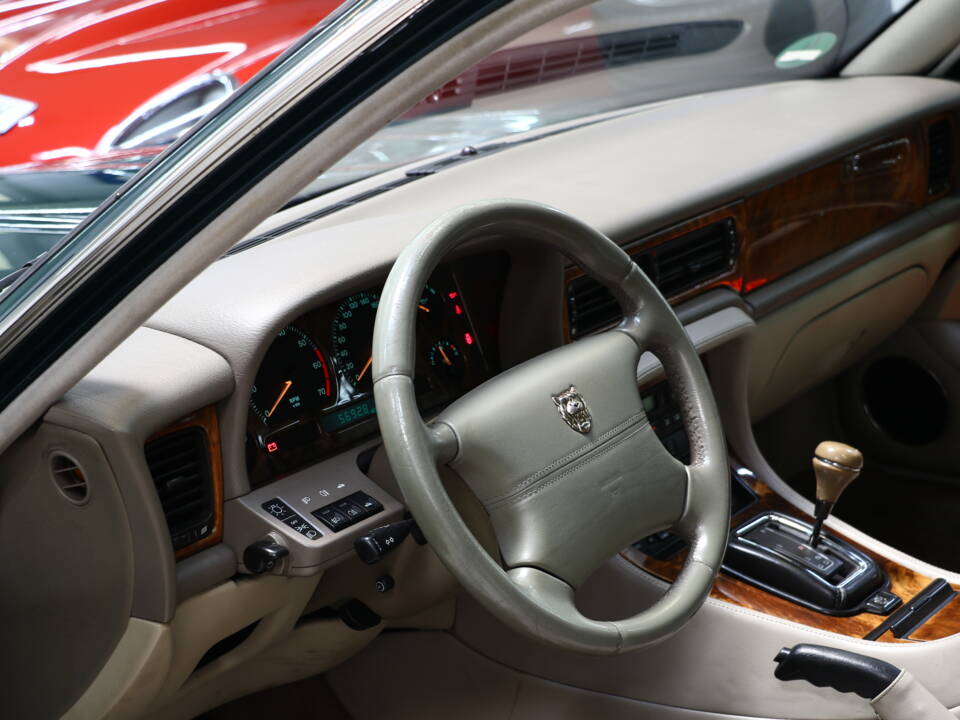 Bild 12/29 von Jaguar XJ6 3.2 Executive (1997)
