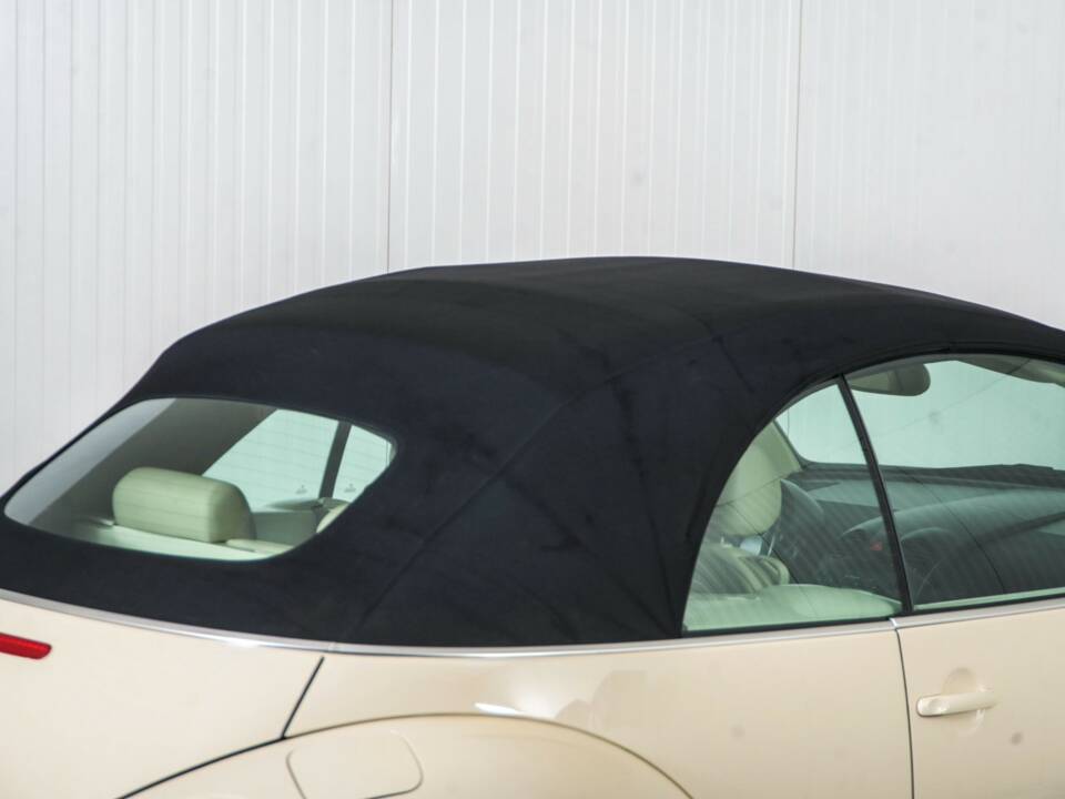 Bild 47/50 von Volkswagen New Beetle 1.6 (2003)