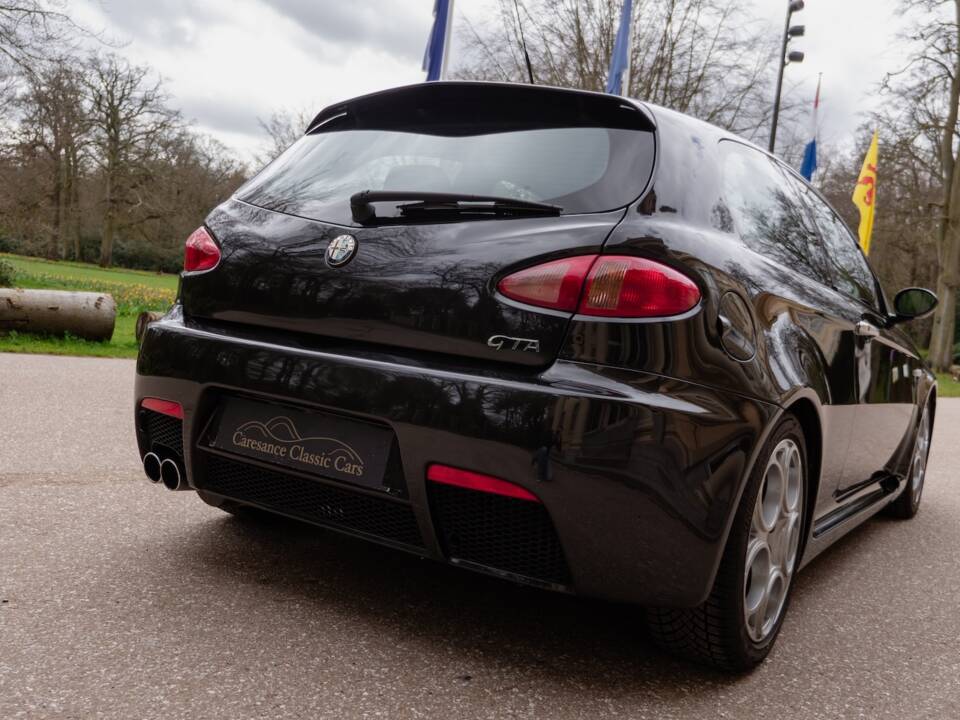 Image 14/60 of Alfa Romeo 147 3.2 GTA (2003)