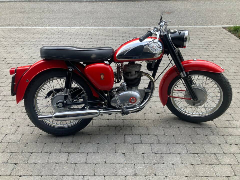 Immagine 3/7 di BSA B 40 (1963)
