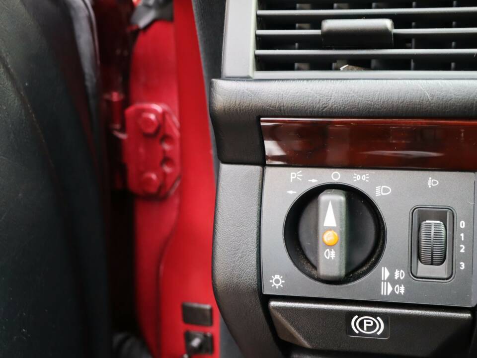 Image 27/50 of Mercedes-Benz E 220 (1994)
