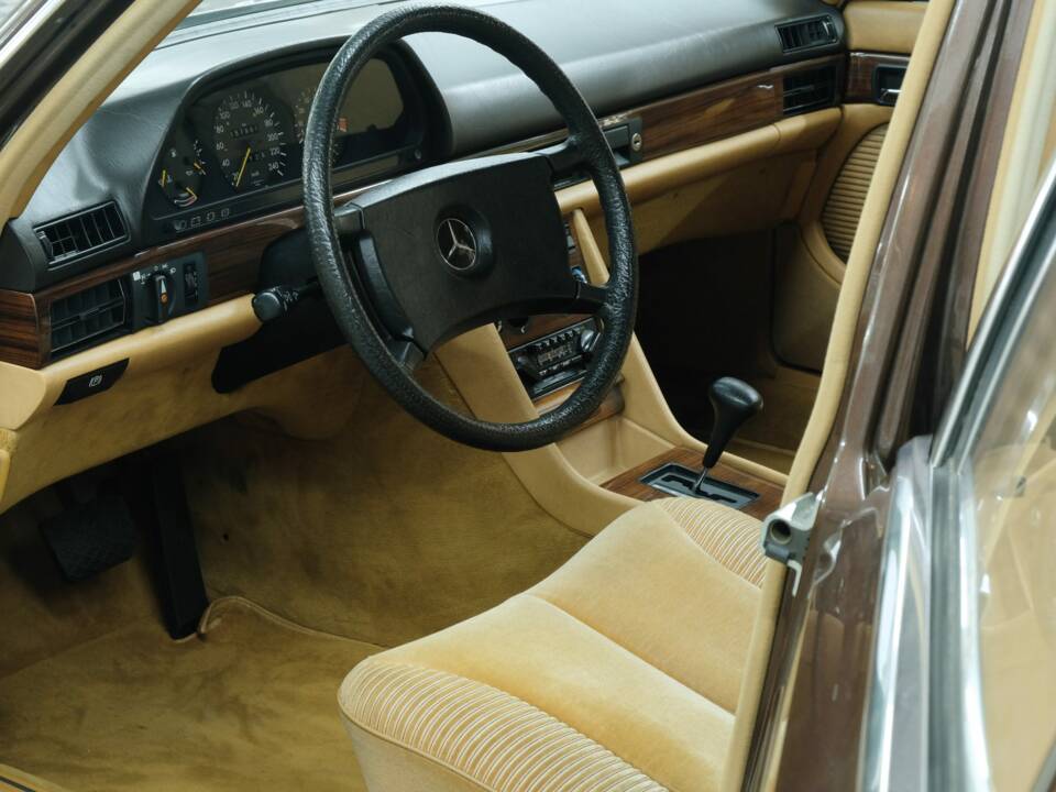 Bild 46/50 von Mercedes-Benz 280 SEL (1983)