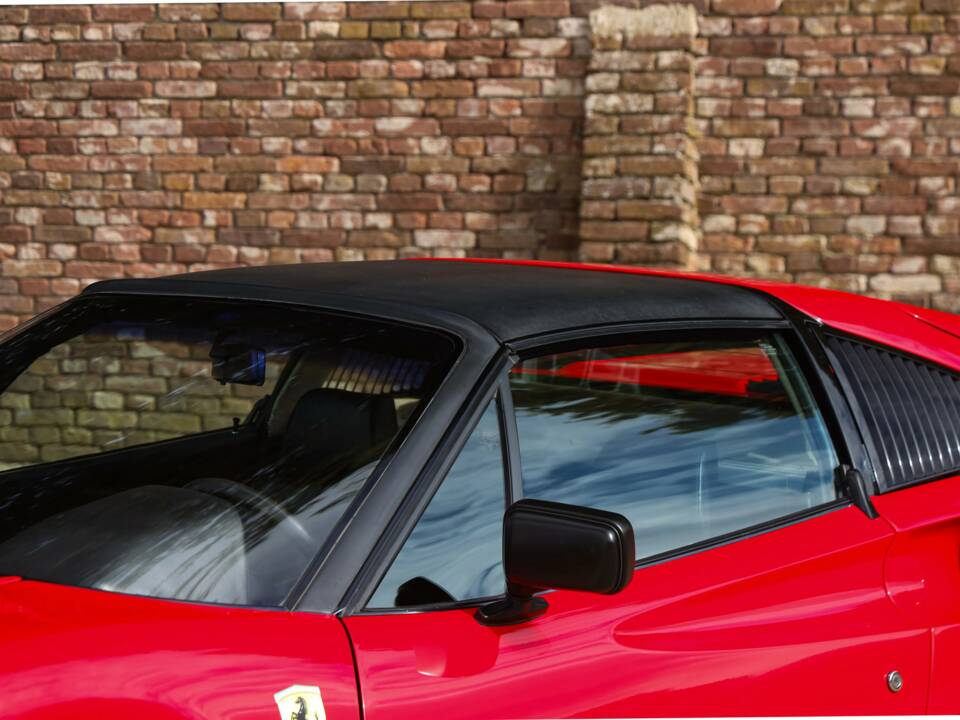 Image 13/50 de Ferrari 308 GTSi (1981)