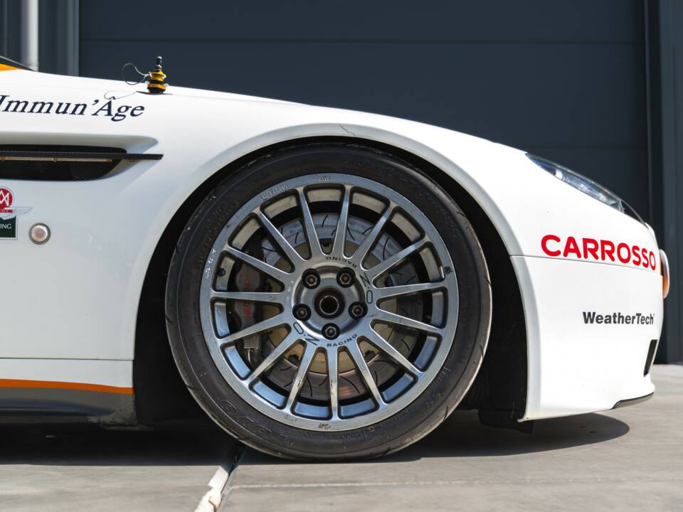 Bild 45/50 von Aston Martin V8 Vantage (2010)