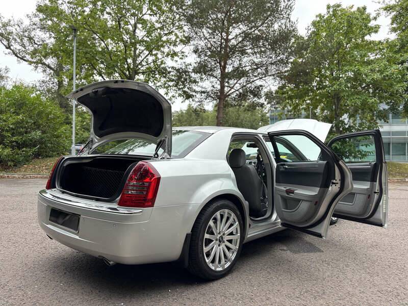 Image 29/50 of Chrysler 300 S (2008)