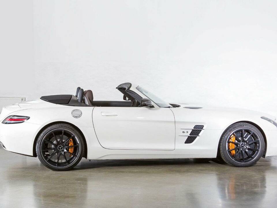 Image 6/20 of Mercedes-Benz SLS AMG Roadster (2012)