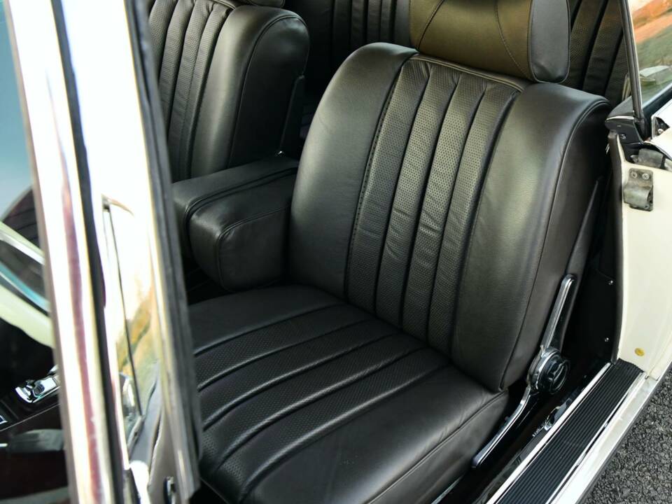 Image 37/50 of Mercedes-Benz 280 SE 3,5 (1971)
