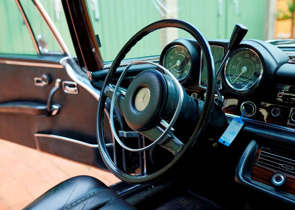 Image 146/188 of Mercedes-Benz 280 SE 3,5 (1971)