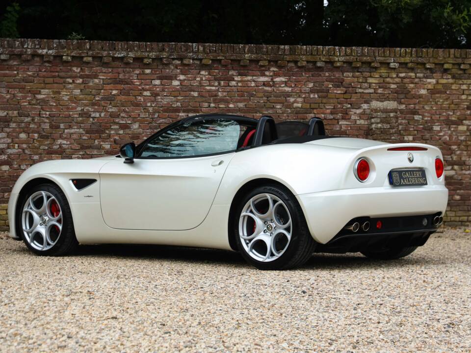 Immagine 36/50 di Alfa Romeo 8C Spider (2009)