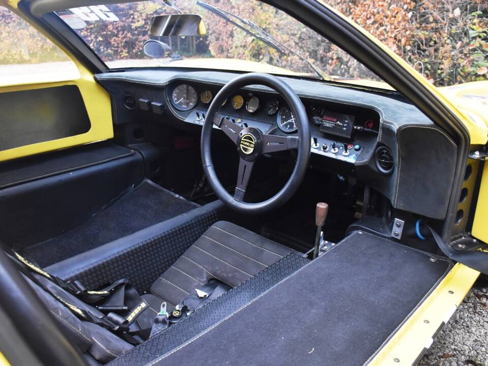 Image 18/31 of Ford GT40 (1965)