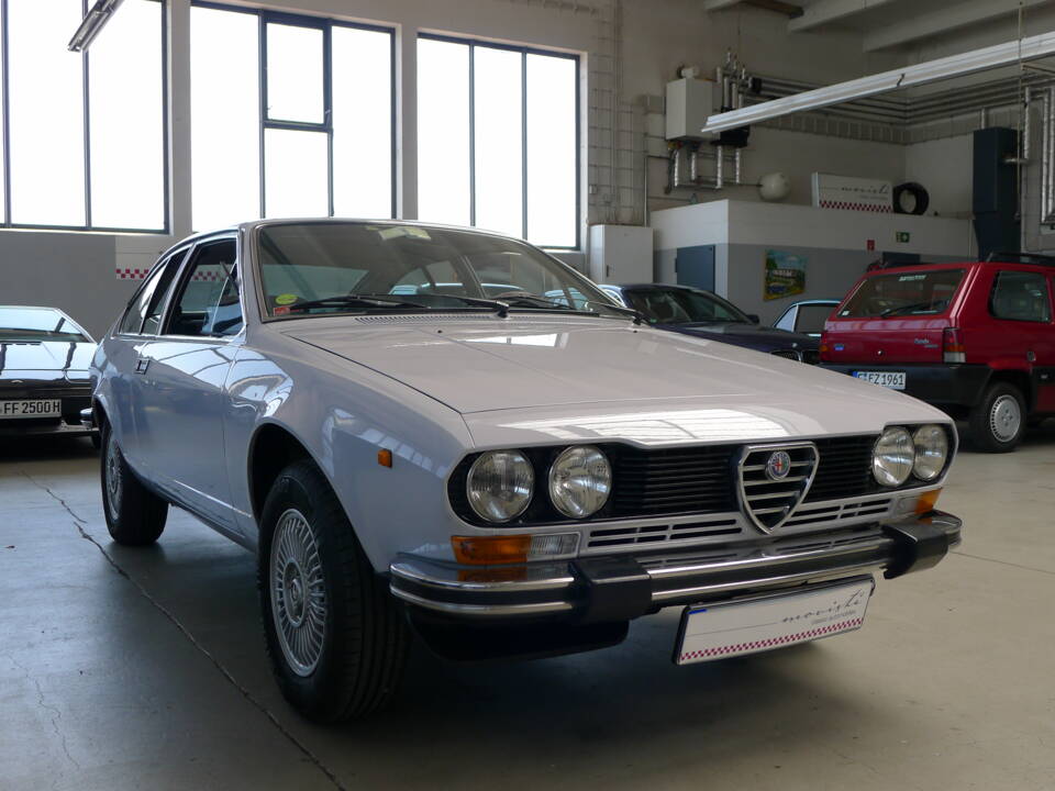 Bild 28/45 von Alfa Romeo Alfetta GT 1.6 (1978)