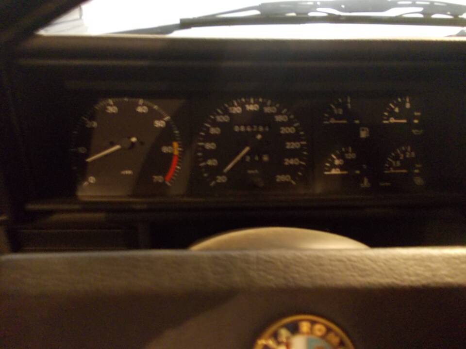 Image 29/51 of Alfa Romeo 75 1.8 Turbo (1991)
