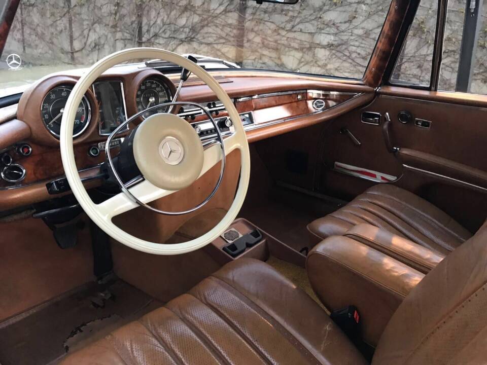 Image 11/12 of Mercedes-Benz 280 SE 3,5 (1971)