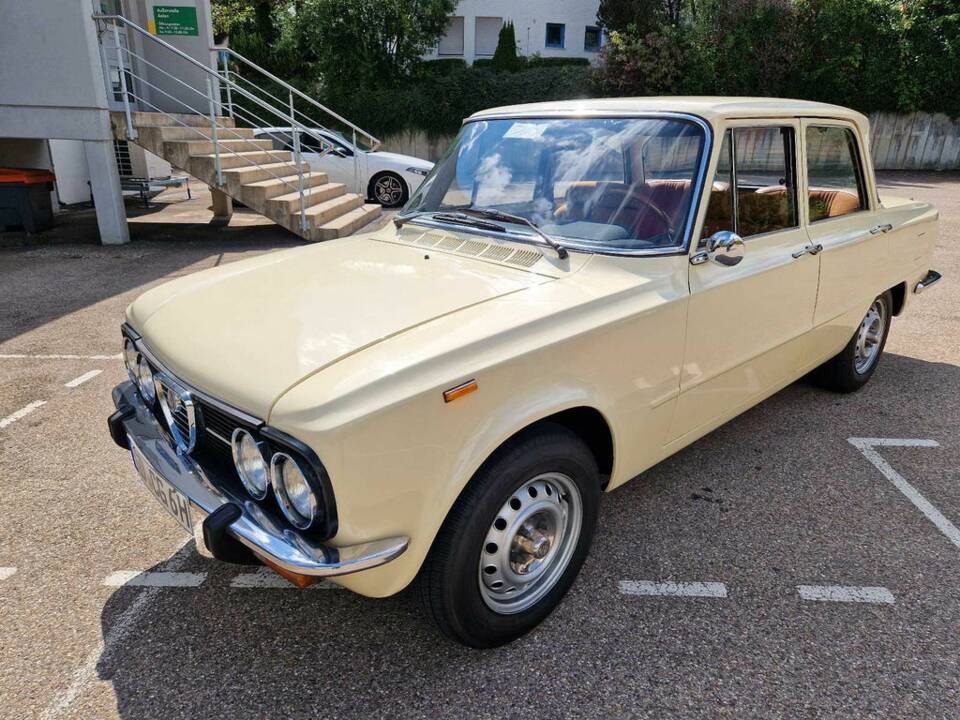 Obraz 3/8 pojazdu Alfa Romeo Giulia Nuova Super 1300 (1977)