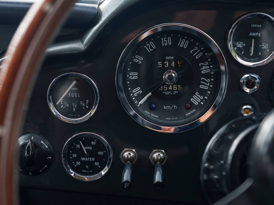 Bild 18/27 von Aston Martin DB 6 Mk II (1971)