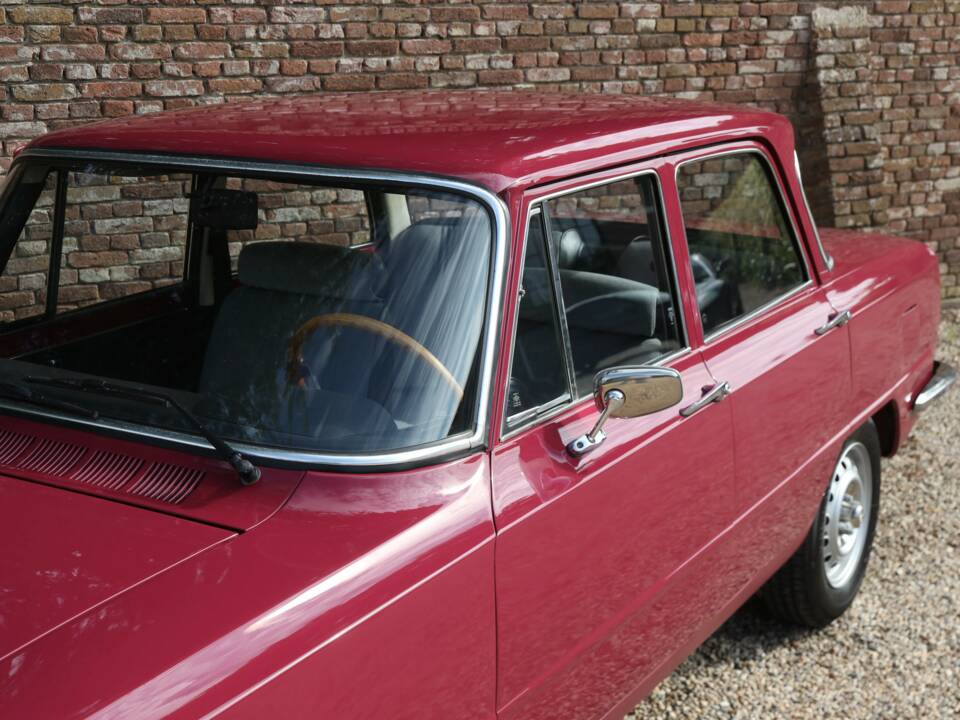 Bild 27/50 von Alfa Romeo Giulia Nuova Super 1300 (1975)