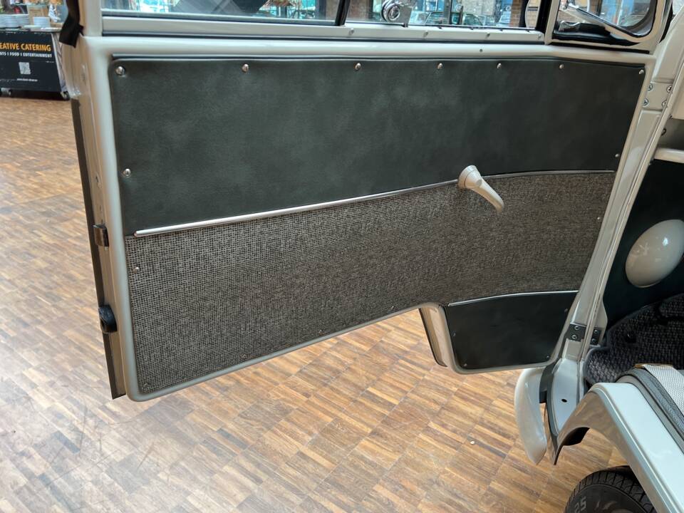 Image 16/36 of Volkswagen T1 minibus (1963)