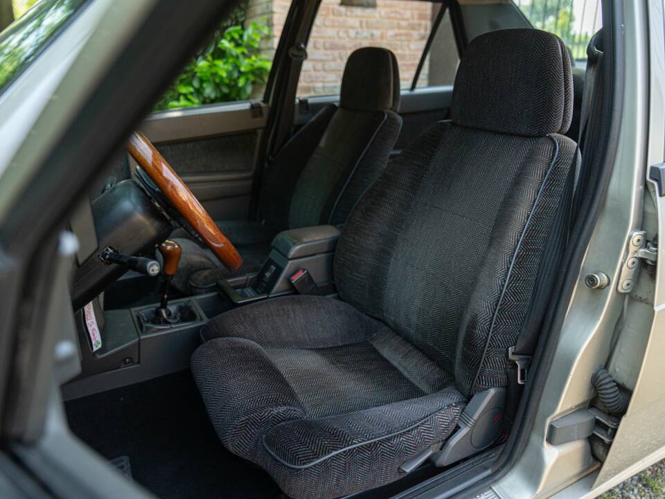 Immagine 23/50 di Alfa Romeo 75 2.0 Twin Spark (1989)