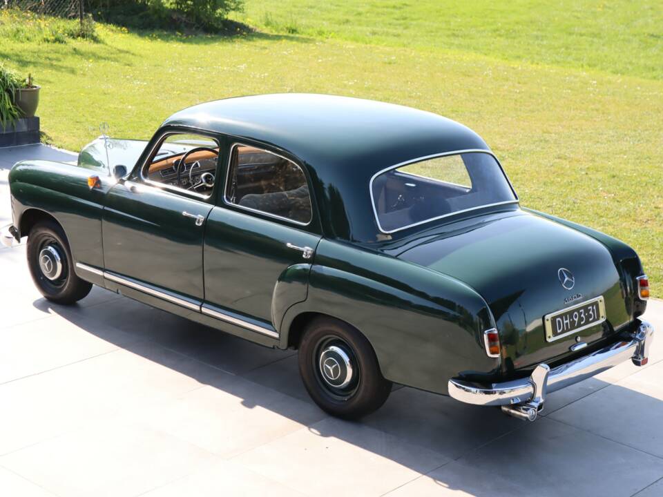 Image 14/50 of Mercedes-Benz 180 D (1958)