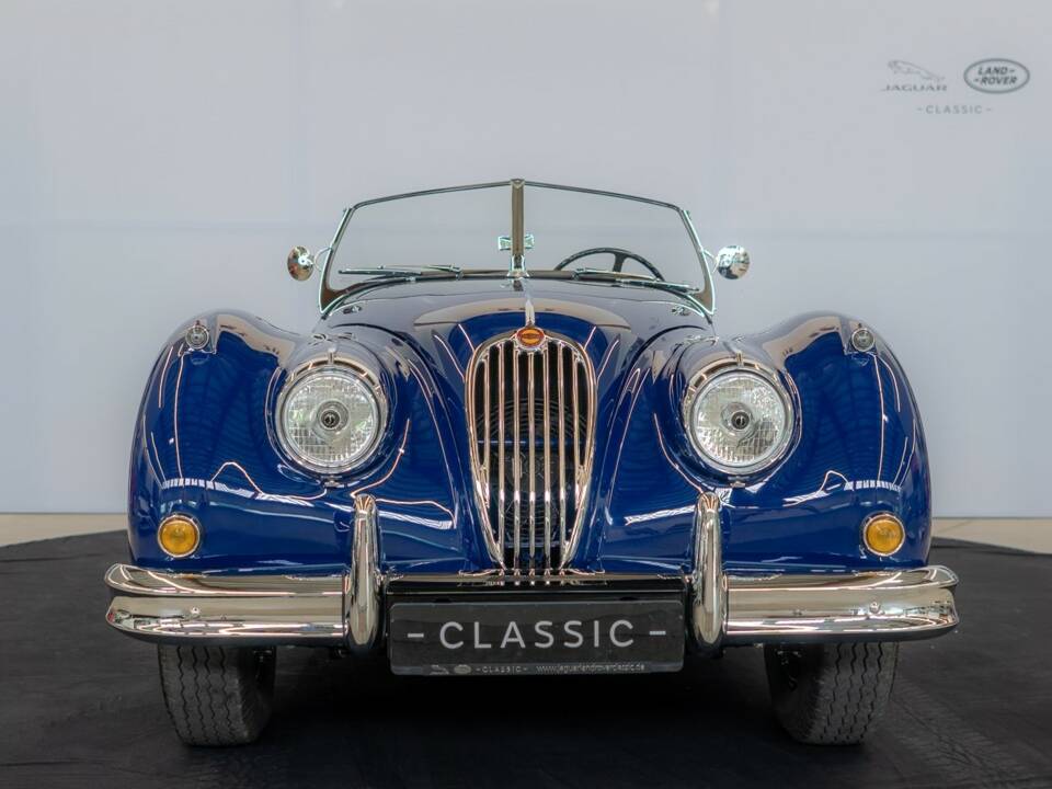 Immagine 2/62 di Jaguar XK 140 OTS (1954)