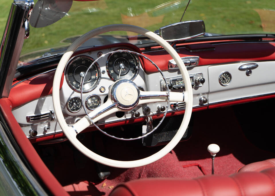 Image 5/30 of Mercedes-Benz 190 SL (1961)