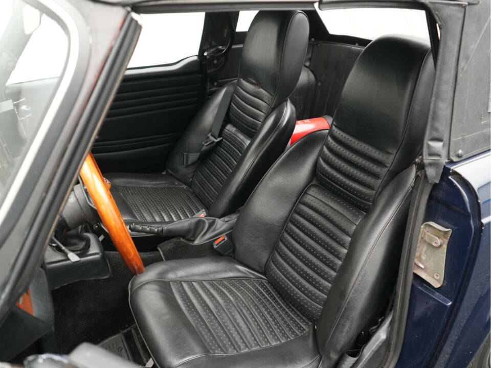 Image 11/33 of Triumph TR 6 (1969)