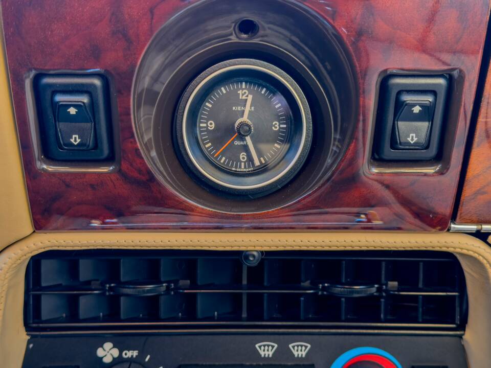 Afbeelding 17/22 van Aston Martin V8 Vantage X-Pack (1987)