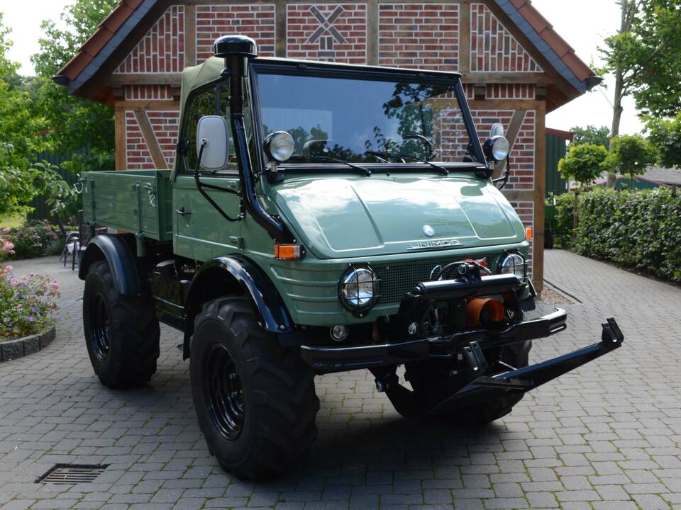 Image 25/71 of Mercedes-Benz Unimog U52 (1983)