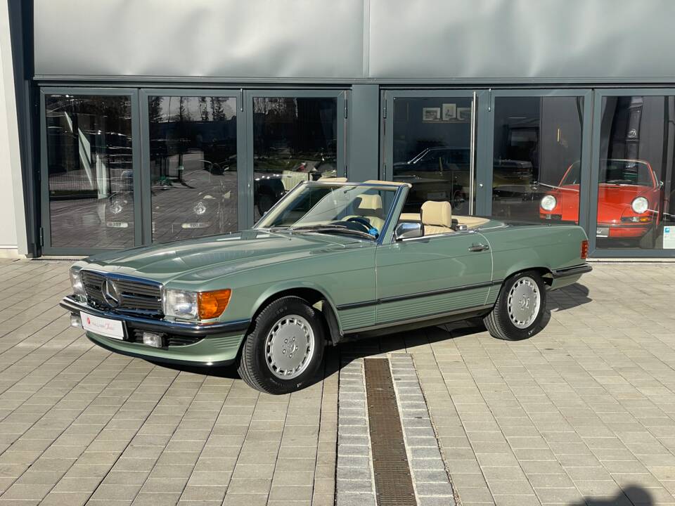 Afbeelding 13/31 van Mercedes-Benz 500 SL (1987)