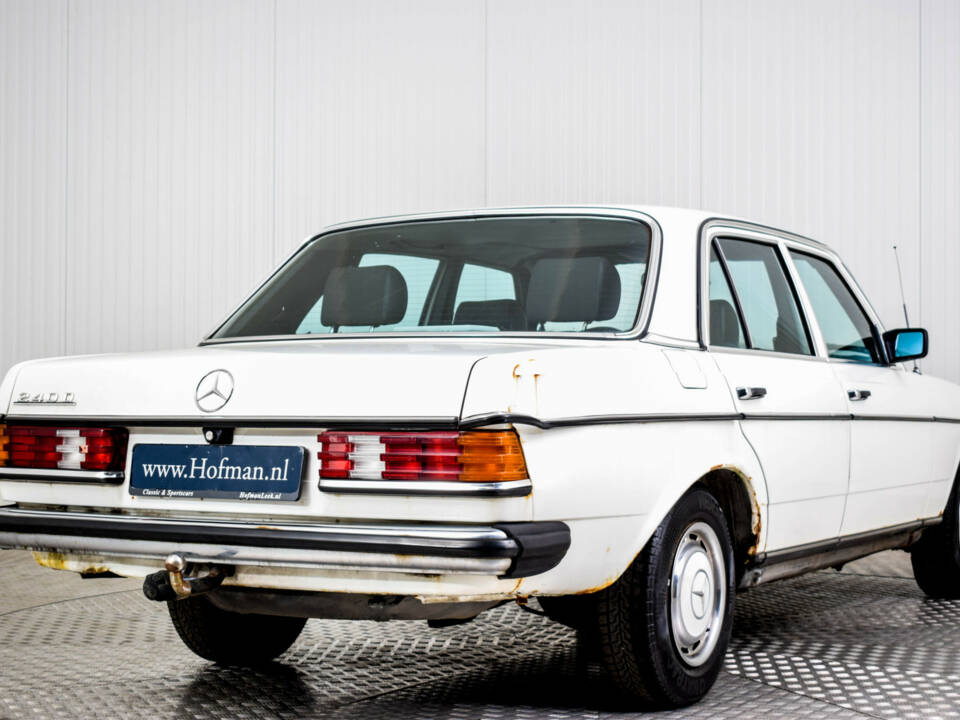 Immagine 17/46 di Mercedes-Benz 240 D (1982)