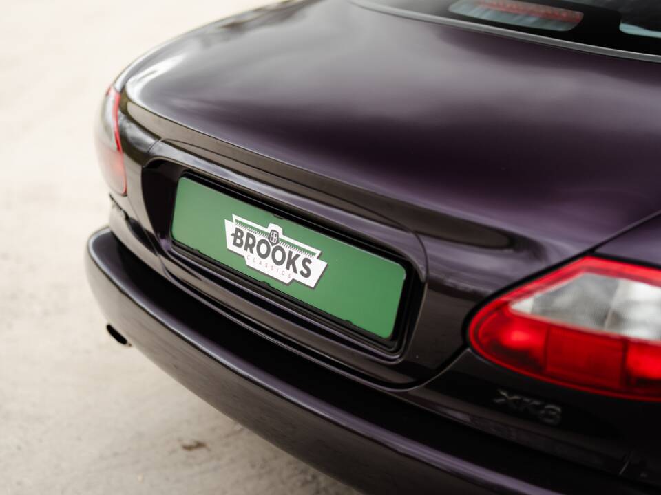 Image 17/42 of Jaguar XK8 4.0 (1999)