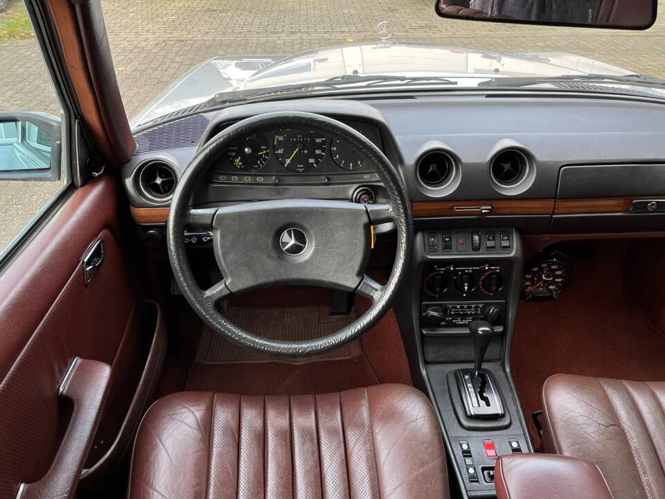 Bild 19/51 von Mercedes-Benz 300 D lang (1985)