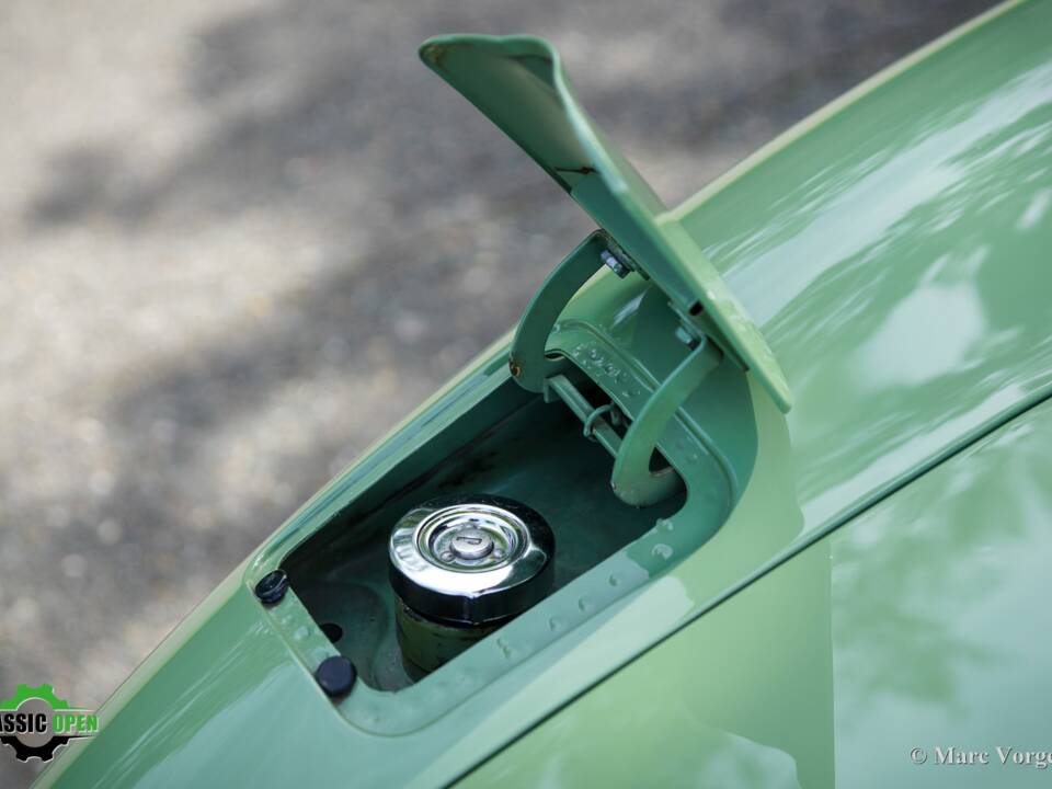Image 36/60 de Jaguar E-Type (1969)