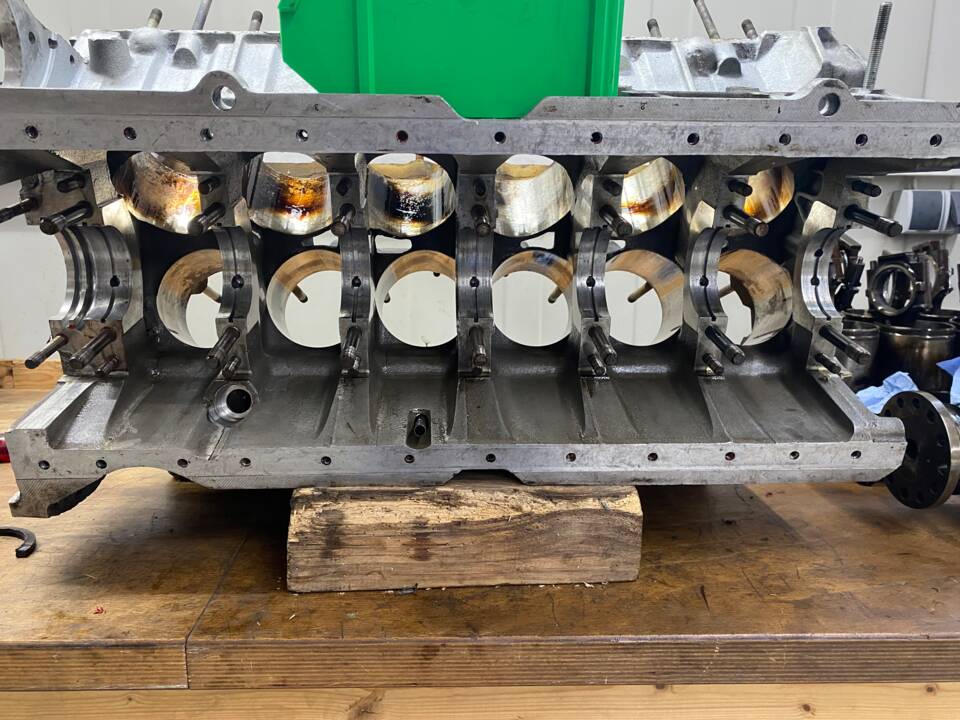 Image 23/74 de Jaguar Type E V12 (1973)