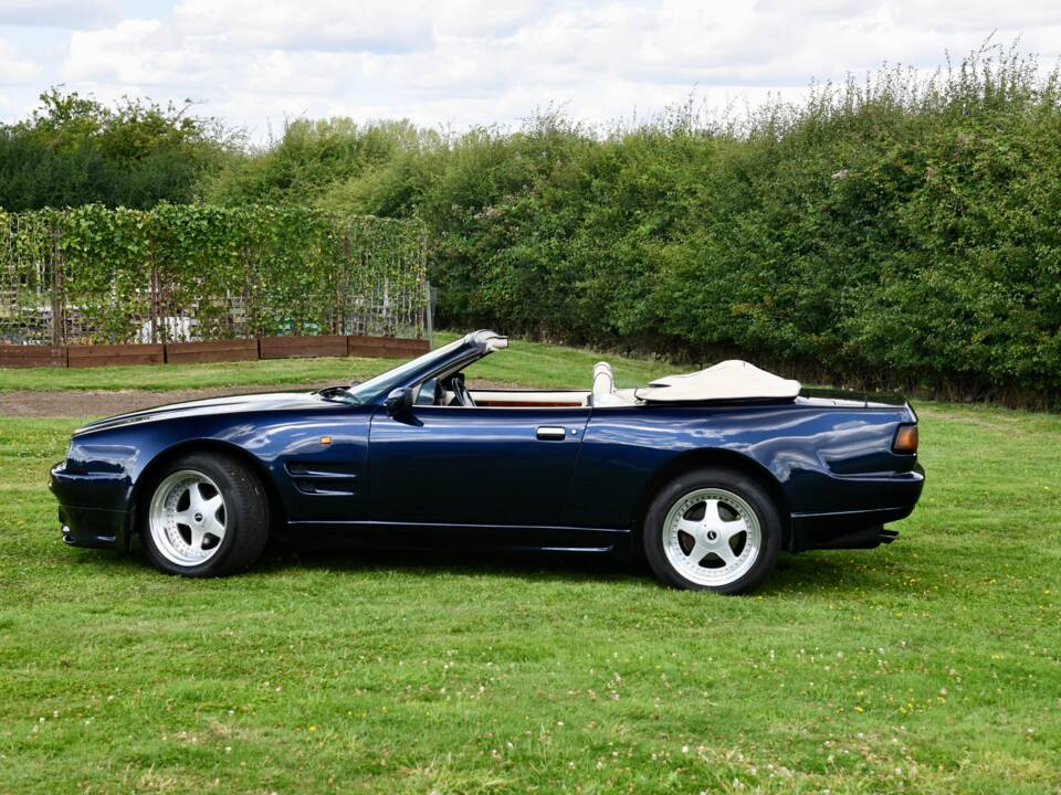 Immagine 4/13 di Aston Martin Virage Volante (1995)