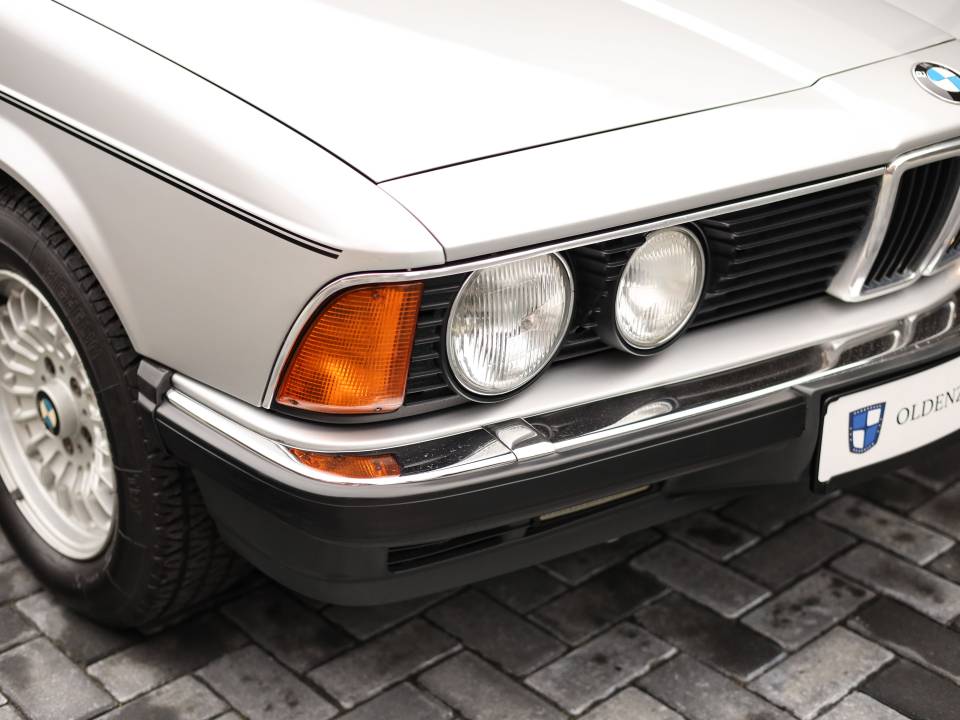 Bild 44/71 von BMW 745i (1986)