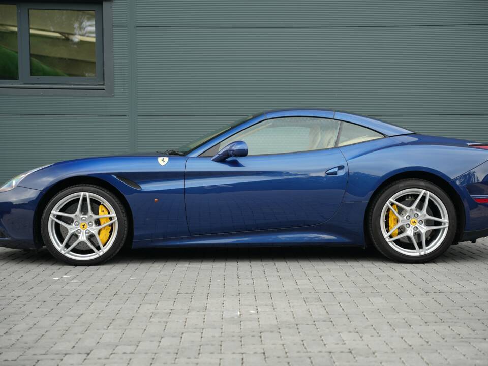Image 6/50 of Ferrari California T (2015)
