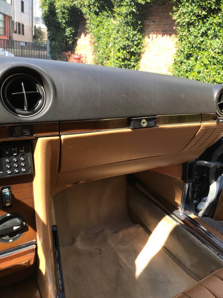 Image 32/53 de Mercedes-Benz 380 SL (1988)
