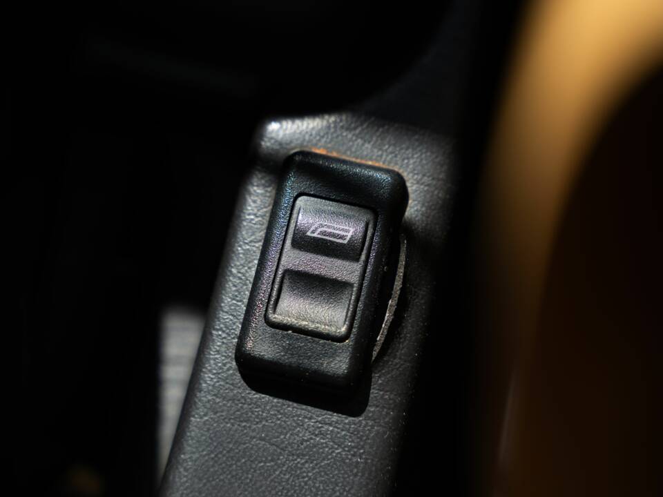 Image 19/63 of Lancia Delta HF Integrale Evoluzione II (1994)