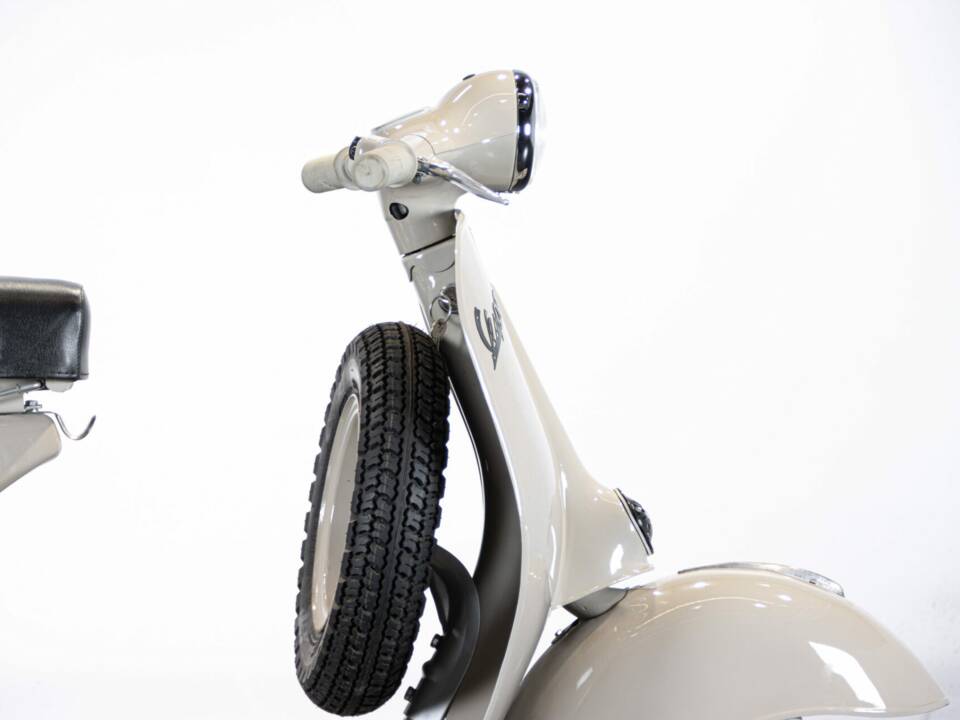 Image 34/50 de Piaggio Vespa 125 (1959)